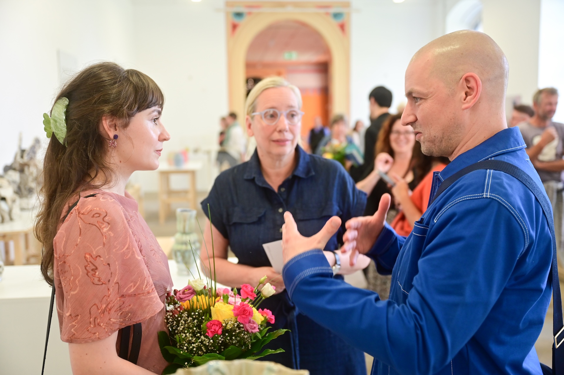 Manon Bursian und Dr. Christian Lechelt mit Lina Wiedwald im Gespräch, Foto: Andreas Geriner-Napp